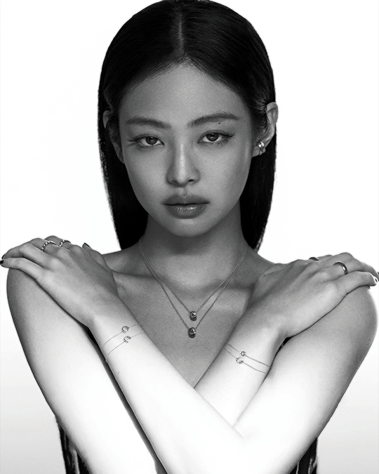 Exploring Blackpink Jennie's Love for Monochrome Looks 761313