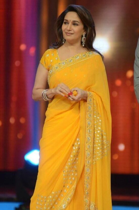 Fan Battle: Madhuri Dixit Or Karisma Kapoor; Who Is Bewitching In Chiffon Saree? 769586