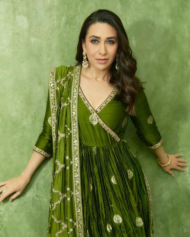 Fashion Battle: Karisma Kapoor In Anarkali Or Shanaya Kapoor In Mini Dress; Who You Loving More? 760864