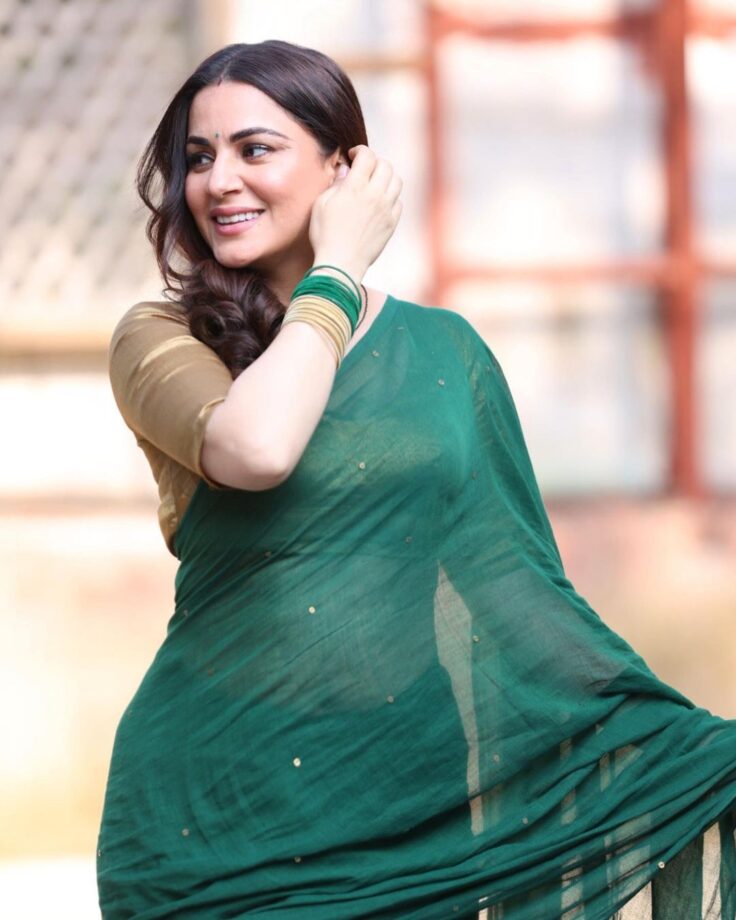 Fashion Battle: Shraddha Arya Or Mughda Chapekar; Who Is Bewitching In Green Saree? 756895