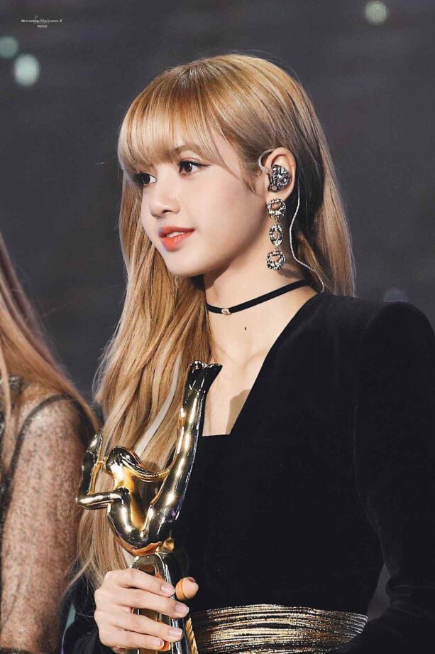 In Photos: Blackpink Lisa Looks Gorgeous In Bangs 764351