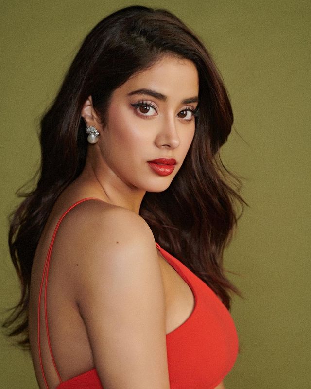 Janhvi Kapoor Shining Bright In Shades Of Rainbow; Check Now! 763620