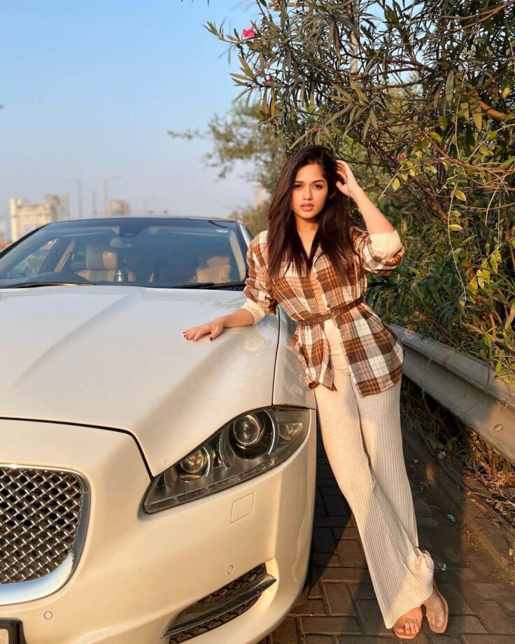 Jannat Zubair Rahmani and Anushka Sen are effortless posers, see stunning luxury moments 756065