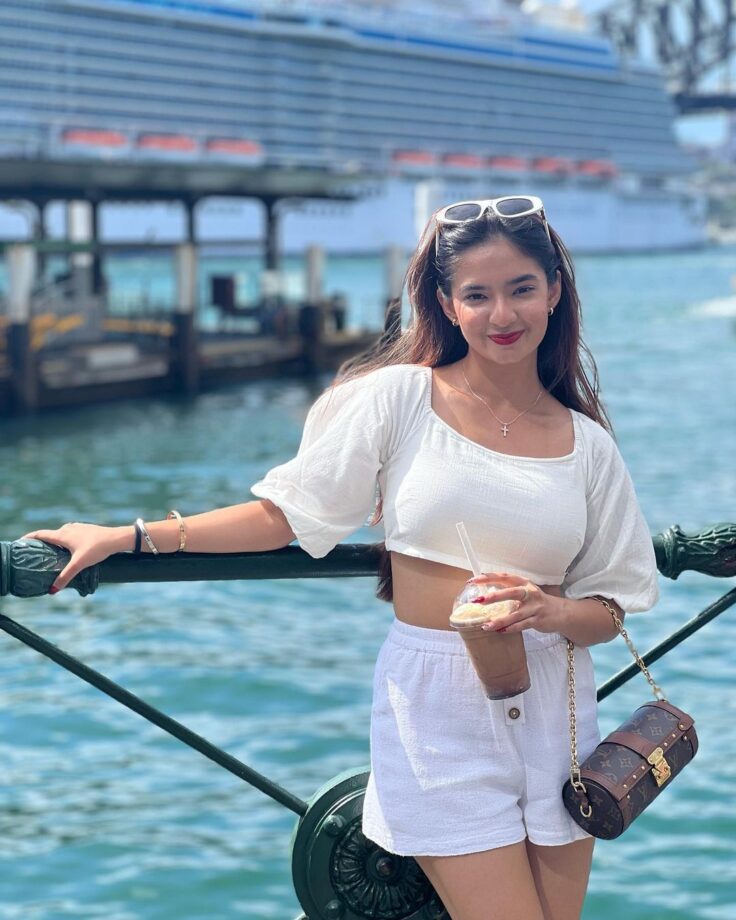 Jannat Zubair Rahmani and Anushka Sen are effortless posers, see stunning luxury moments 756067