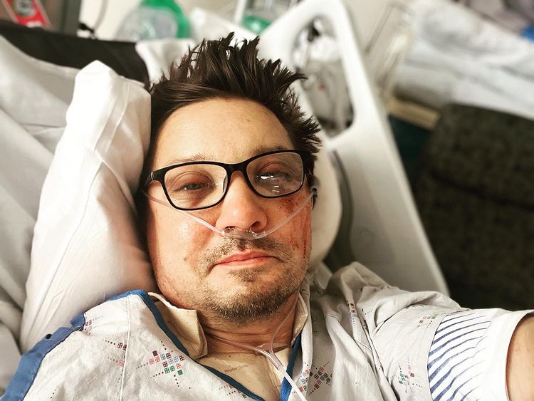 Jeremy Renner celebrates 52nd birthday in ICU, thanks medical staff 754542