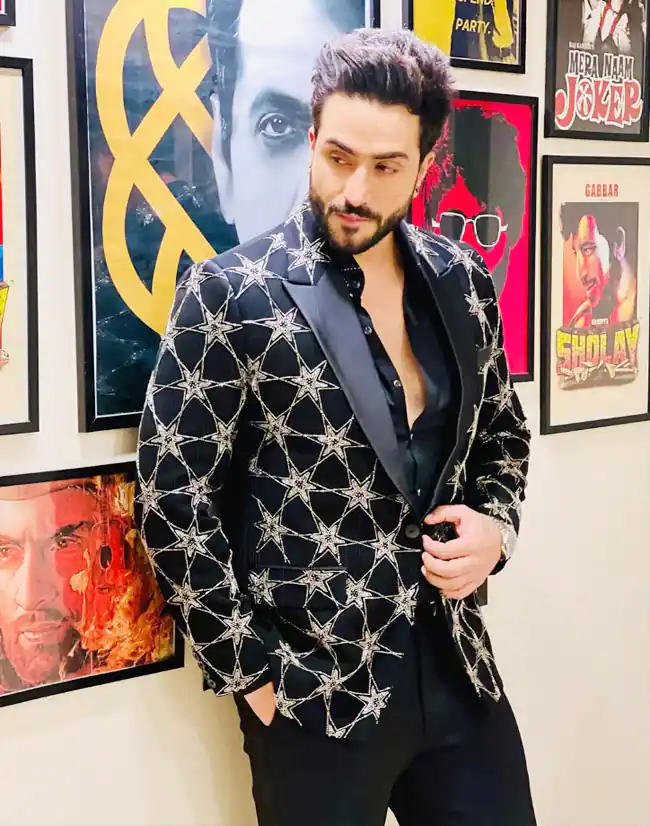 Karan Kundrra Or Aly Goni; Whose Suit Style Do You Like 761344