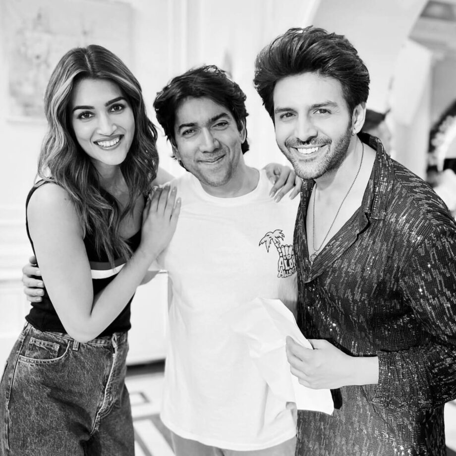 Kartik Aaryan and Kriti Sanon's 'Shehzada' moment is all hearts 756439