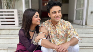 Krishna Kaul Looks Amazing In Printed Kurta Outfit, Poses With Aparna Mishra