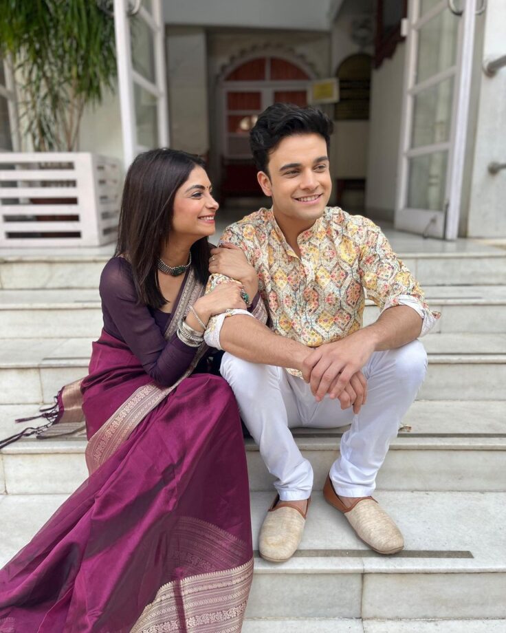 Krishna Kaul Looks Amazing In Printed Kurta Outfit, Poses With Aparna Mishra 756525