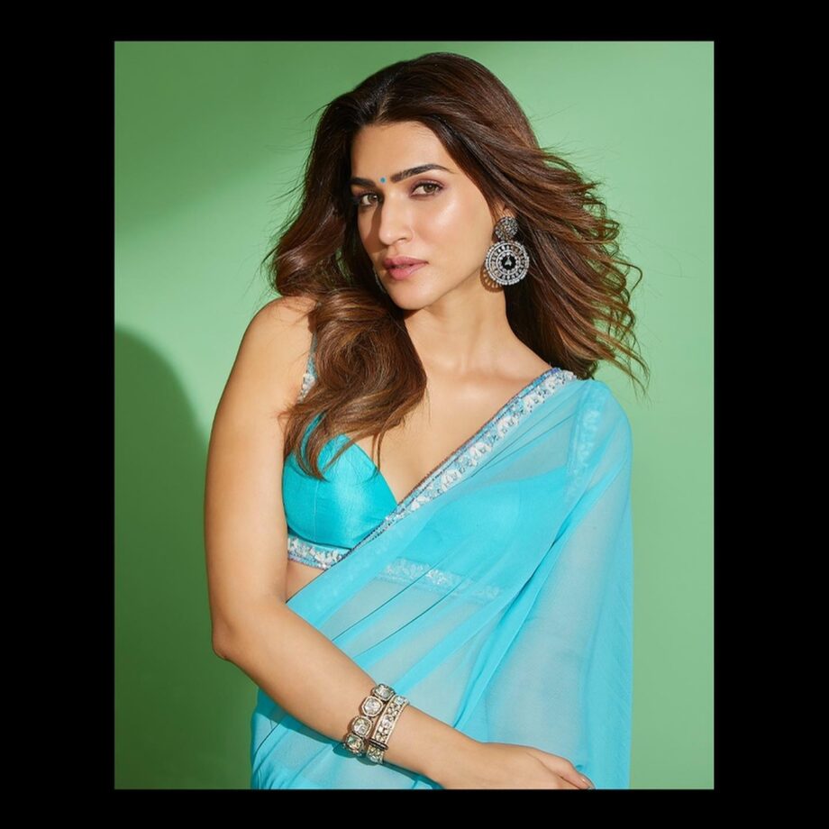 Kriti Sanon Or Athiya Shetty: Whose Blue Hue Chiffon Saree Is A Perfect Filmy Vibe? 755703