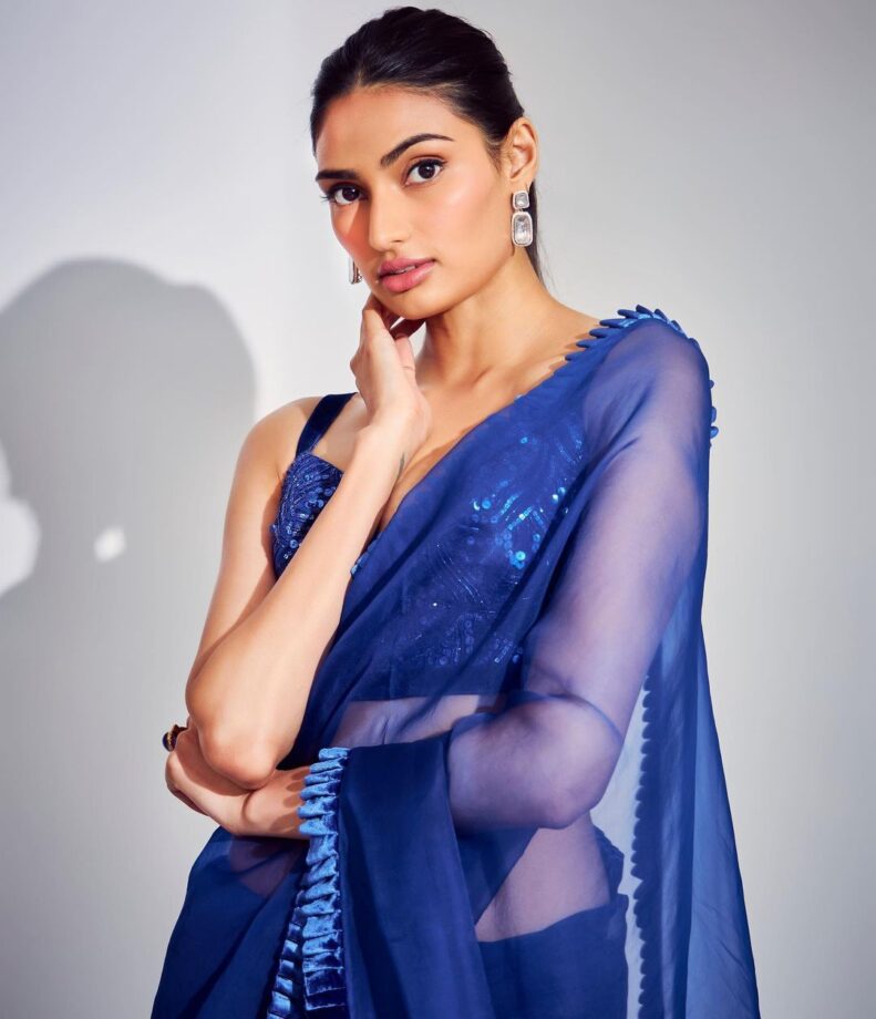 Kriti Sanon Or Athiya Shetty: Whose Blue Hue Chiffon Saree Is A Perfect Filmy Vibe? 755707