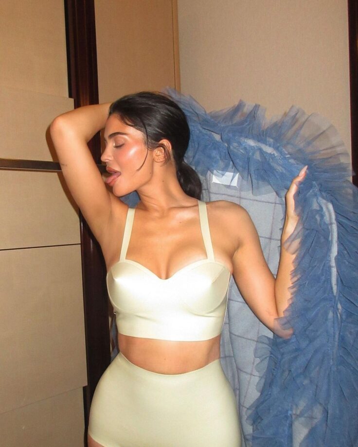 Kylie Jenner Creates Oomph Look In White Rubber Bustier Top With High-Waist Brief 761255