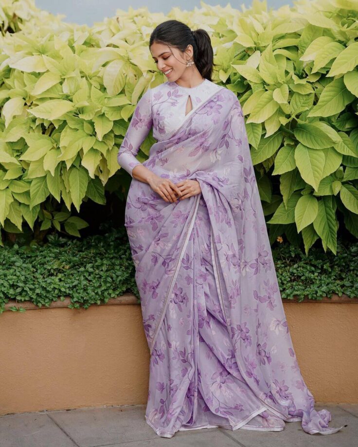 Malavika Mohanan's irresistible lavender saree moment is swag goals 759588