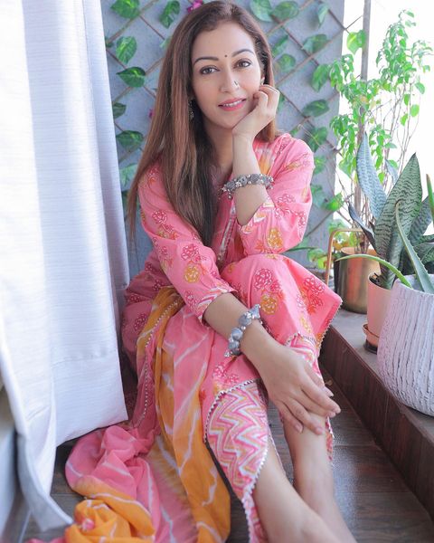 Munmun Dutta cuts chic in animal print, Sunayana Fozdar stirs traditional 757900