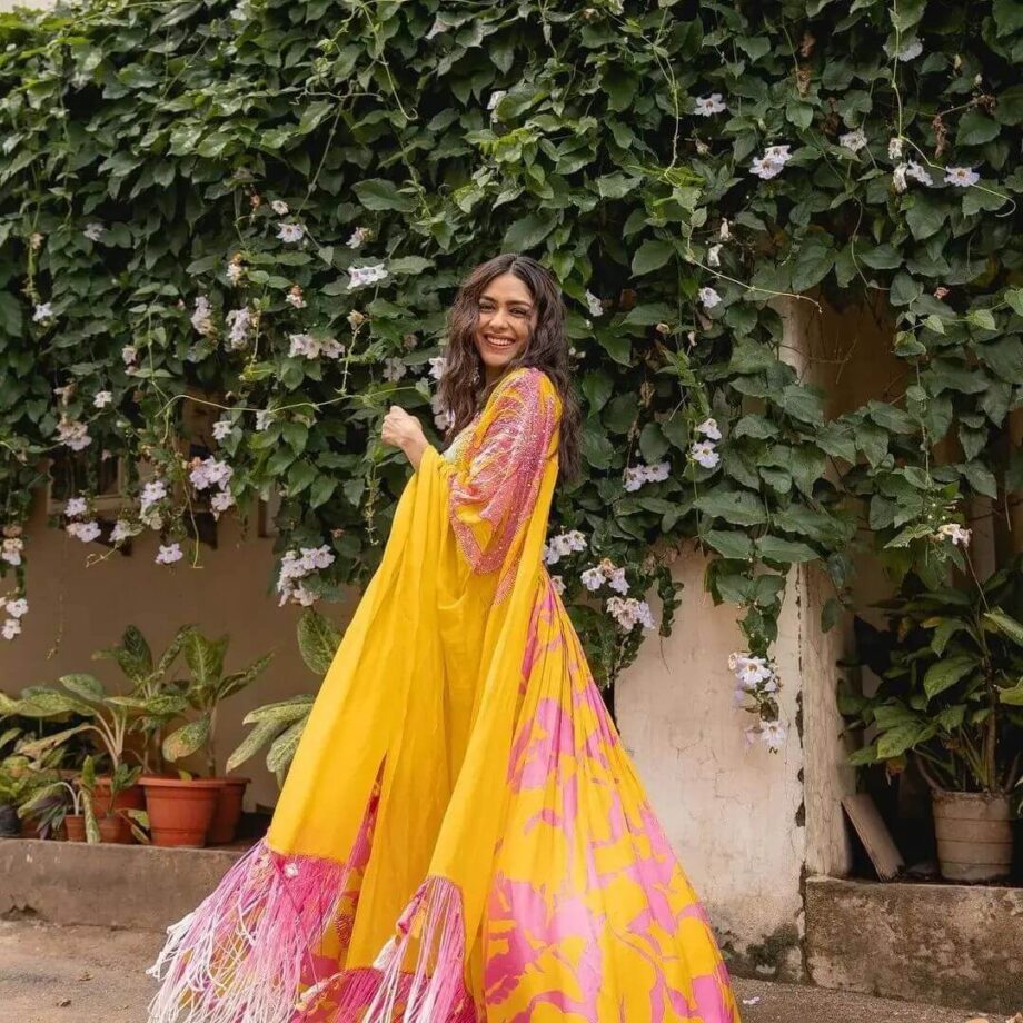 Oh Wow: Mrunal Thakur Looks Goddess In Yellow Hue 755036