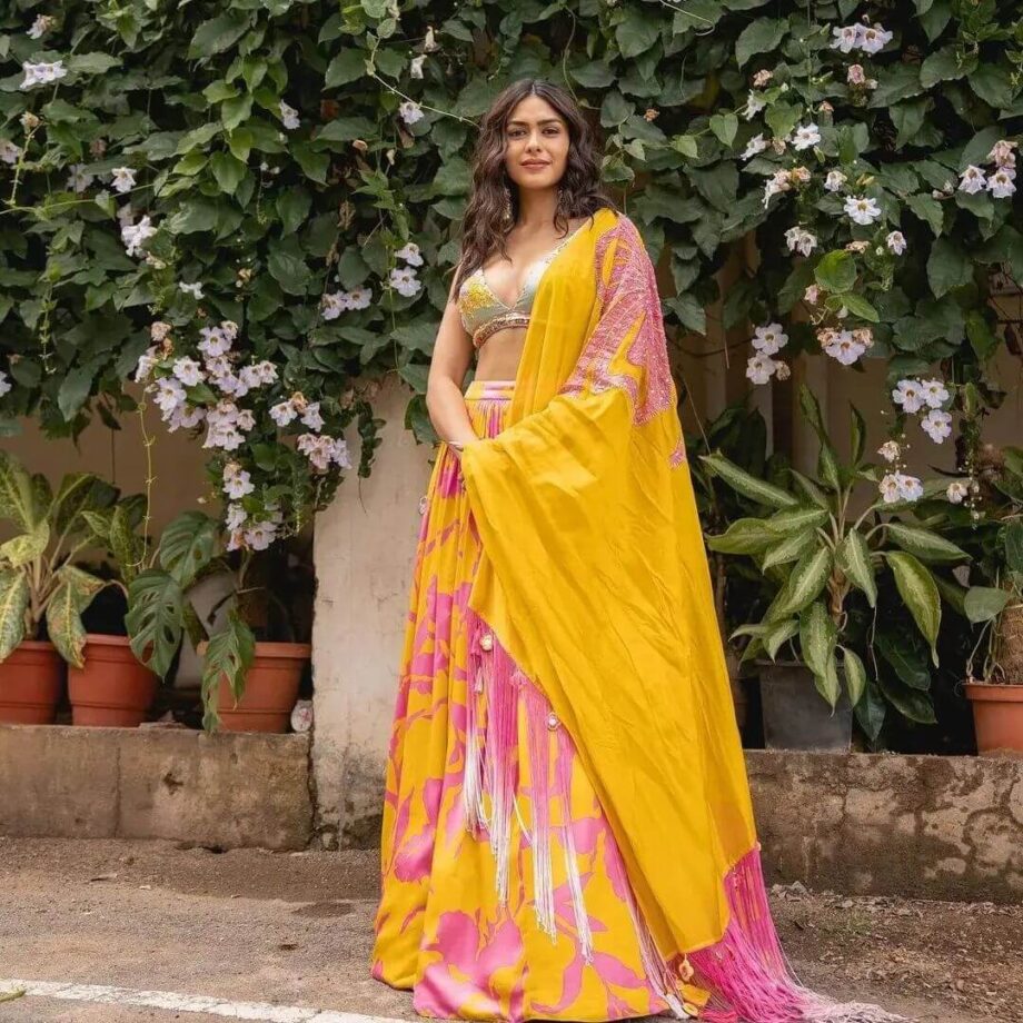 Oh Wow: Mrunal Thakur Looks Goddess In Yellow Hue 755037