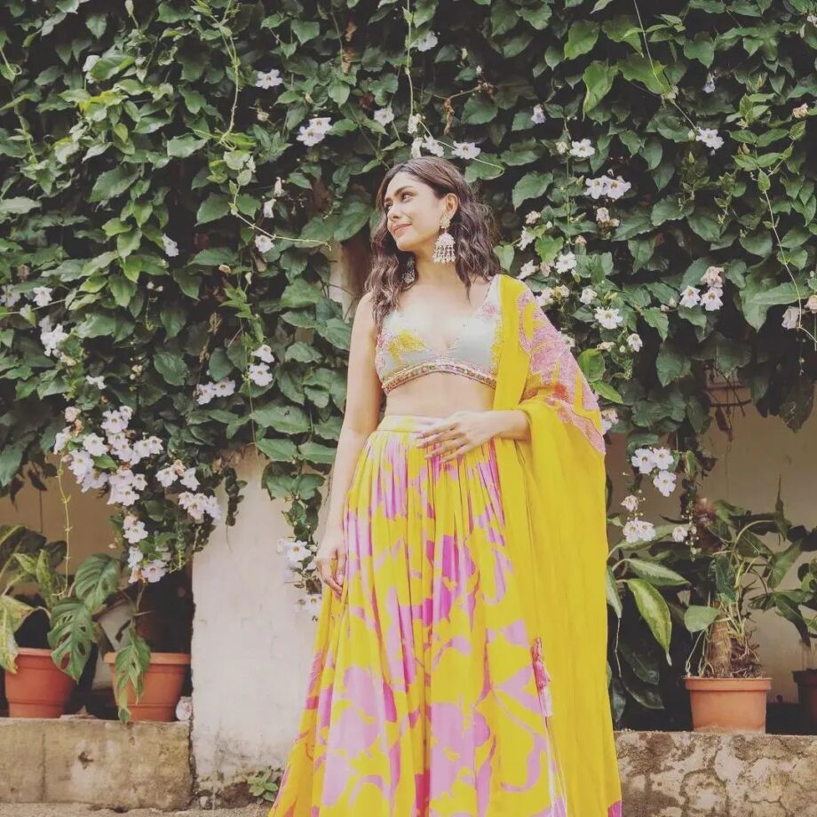 Oh Wow: Mrunal Thakur Looks Goddess In Yellow Hue 755025