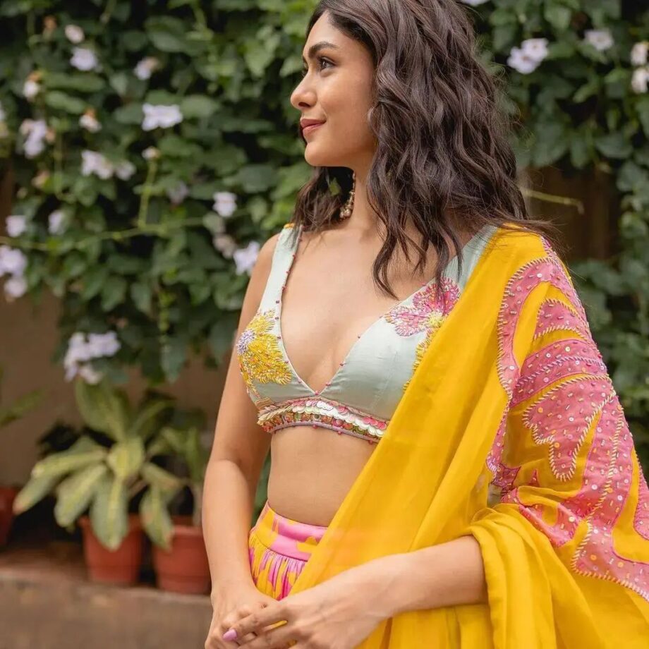 Oh Wow: Mrunal Thakur Looks Goddess In Yellow Hue 755027