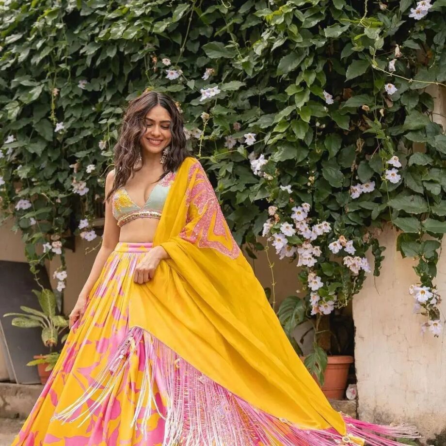 Oh Wow: Mrunal Thakur Looks Goddess In Yellow Hue 755028