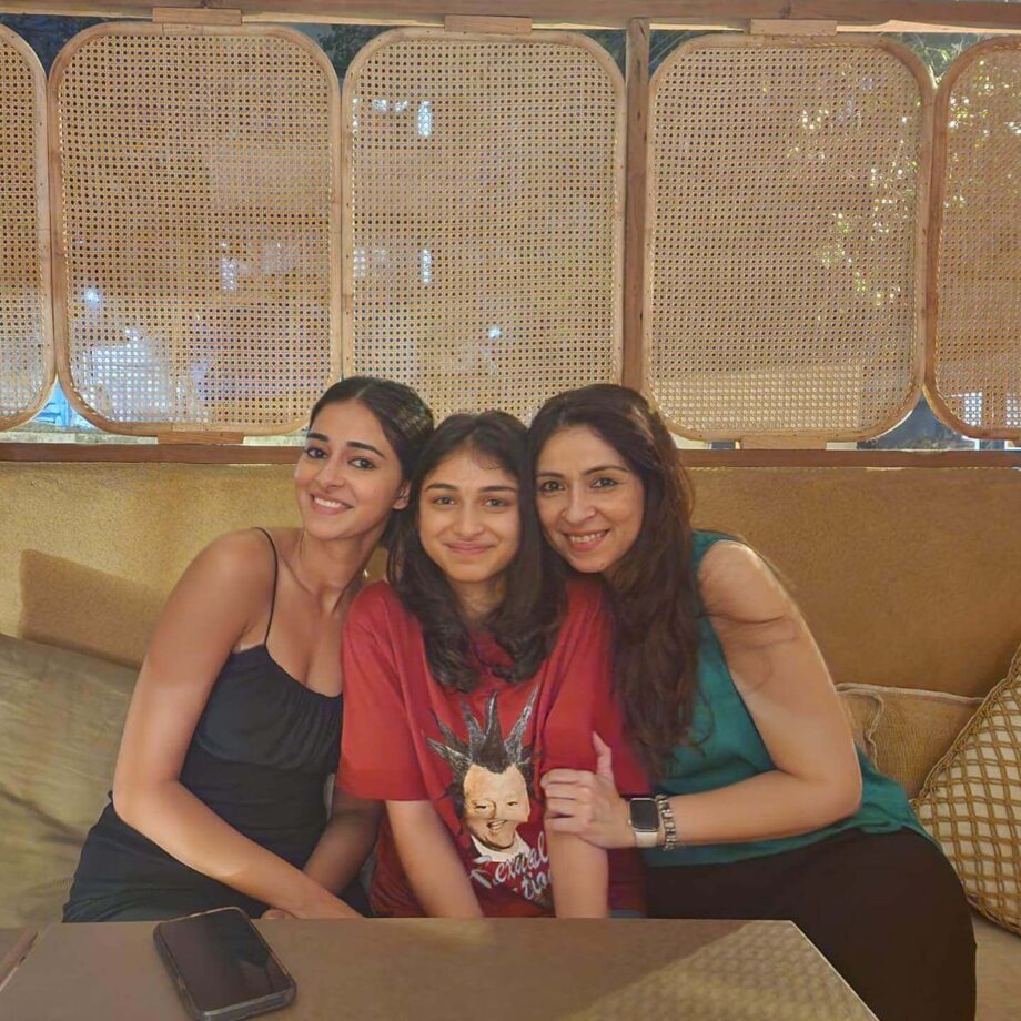 Peep inside Ananya Panday’s cosy fam-jam dinner party 754815