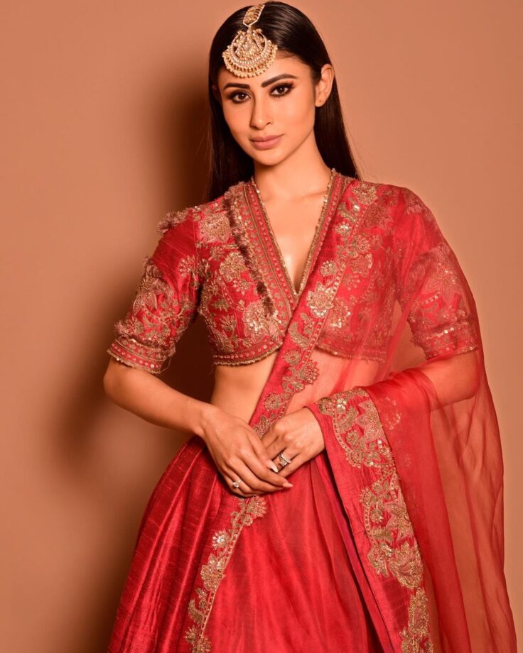 Planning to get married this year? Try Mouni Roy inspired red V-neck special lehenga 764685
