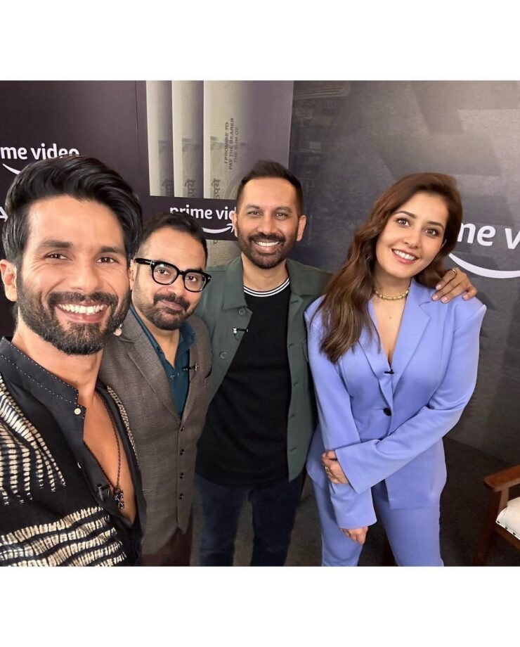 Raashi Khanna's epic selfie with Shahid Kapoor, Raj & DK and Vijay Sethupathi 756805