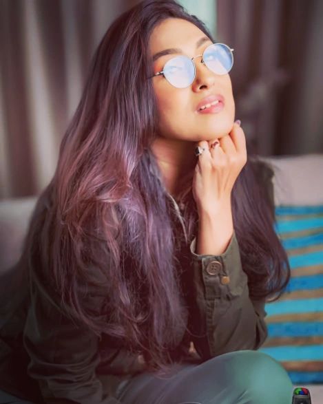 Rituparna Sengupta Feels Happy With Glasses On; See Pics 755252