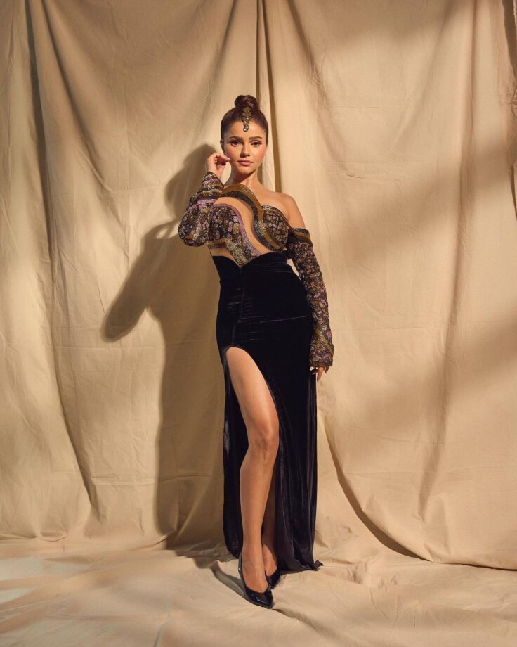 Rubina Dilaik's thigh-high slit outfit swag will make you sweat 765185