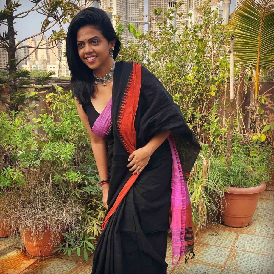 Actress Rutuja Bagwe Is Heartthrob In Black Cotton Saree; See Pics 756050