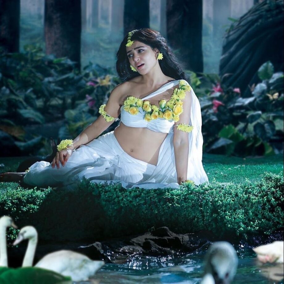 Samantha Ruth Prabhu's Ethereal 'Shaakuntalam' Look In Gorgeous White Saree, See Pics 759677