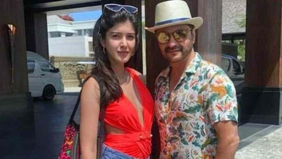 Sanjay Kapoor Trolled for Counting Daughter Shanaya's 'Privileges' as 'Struggles' in Nepotism Debate 760589