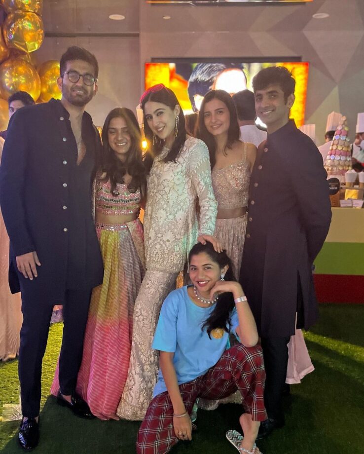 Sara Ali Khan, Karan Johar, Manish Malhotra and Ananya Panday party all night, see post 760493