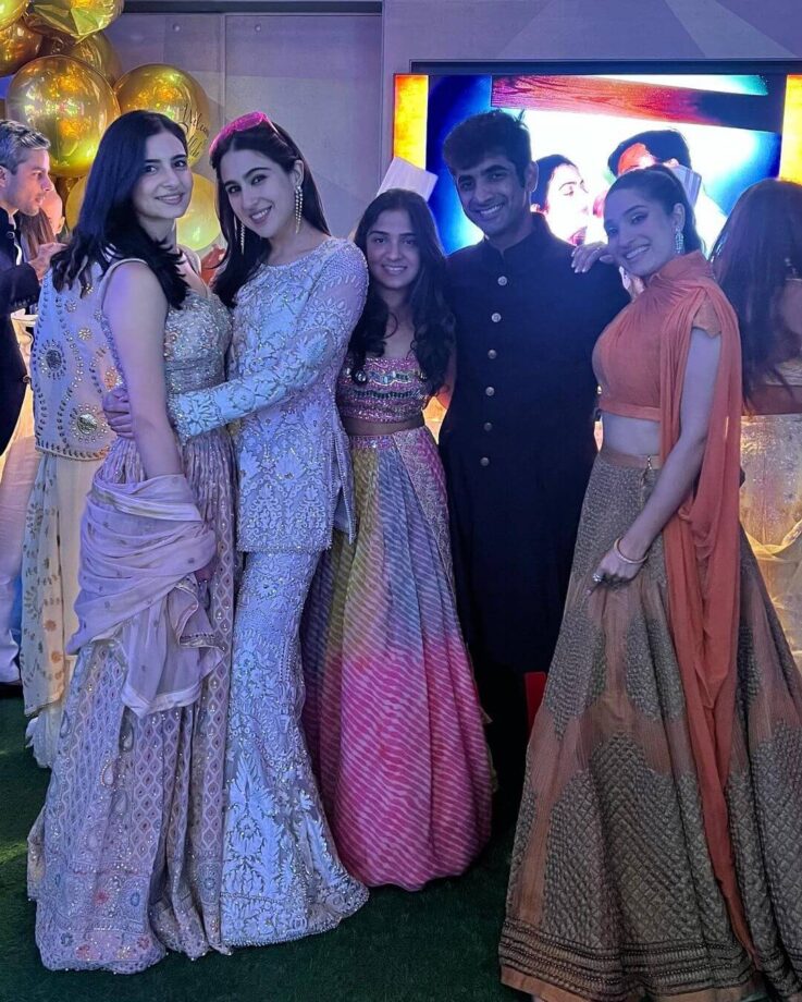 Sara Ali Khan, Karan Johar, Manish Malhotra and Ananya Panday party all night, see post 760494