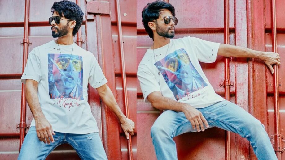 Shahid Kapoor Makes Heads Turn With His Stylish Casual Attire In White T-shirt And Blue Jeans 760057