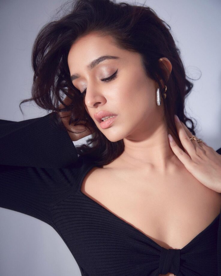 Shraddha Kapoor's ultimate 'dark and sensuous' snaps are too wow 762173