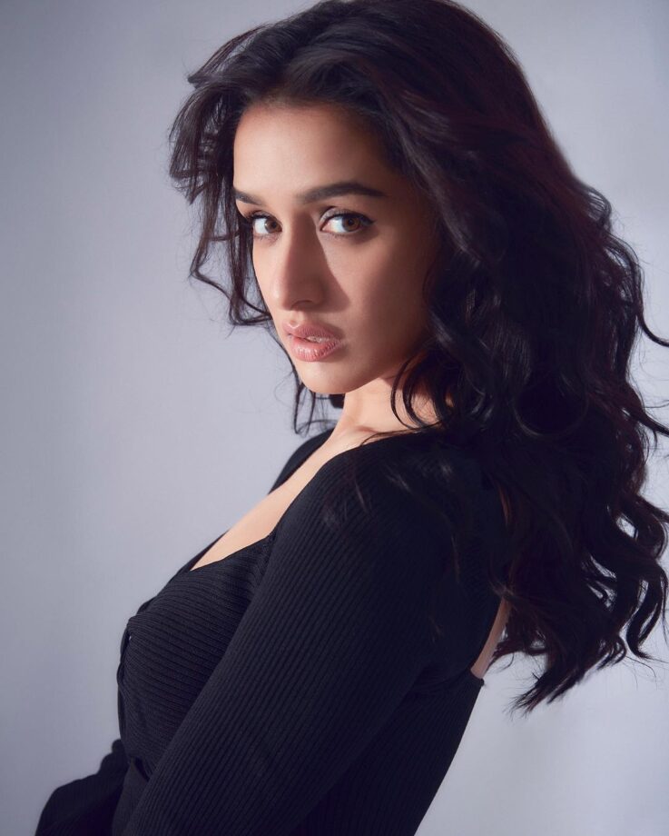 Shraddha Kapoor's ultimate 'dark and sensuous' snaps are too wow 762175