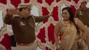 Viral Video: A Cop Flaunting ‘Thumkas’ On Balam Thanedar Is Creating Buzz