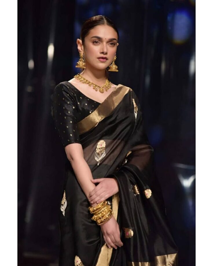 Aditi Rao Hydari's Subtle Look In Ethnic Drapes 778291