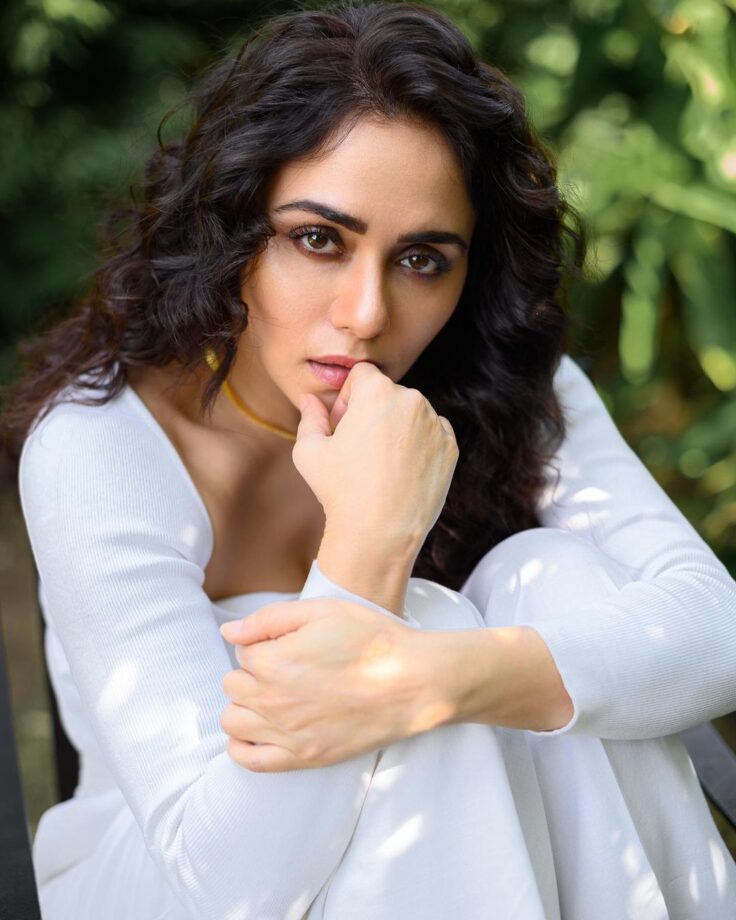 Amruta Khanvilkar exudes radiance in white outfit, fans love it - 1