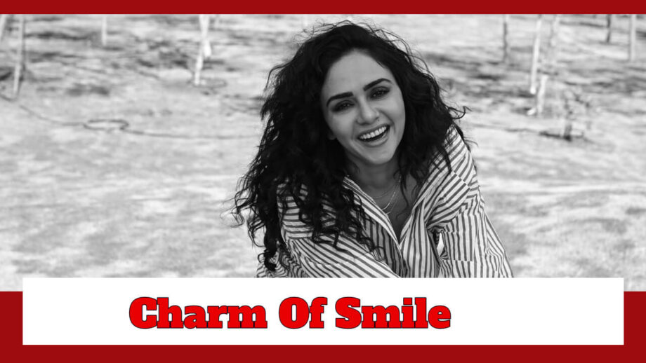 Amruta Khanvilkar Shows Us The Charm Of Her Smile 768761
