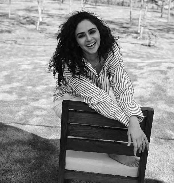 Amruta Khanvilkar Shows Us The Charm Of Her Smile 768757