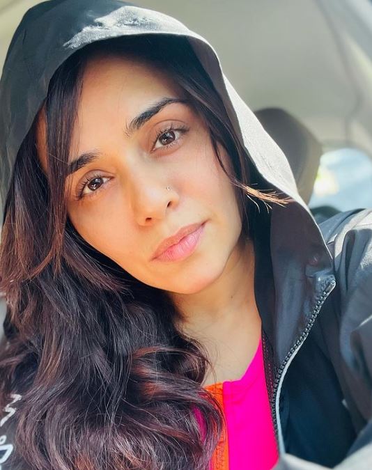 Amruta Khanvilkar Sports The Hoodie Look In Chill Weather 769811