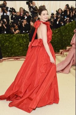 Anne Hathaway's Jaw-Dropping Looks On Red Carpet In Red Ensembles; See Pics 769262