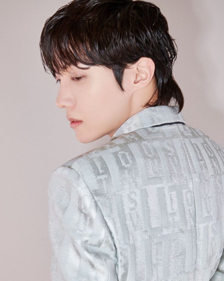 BTS J-Hope Shows His Fashion Style In Jacket Outfit; Check Now! 777105