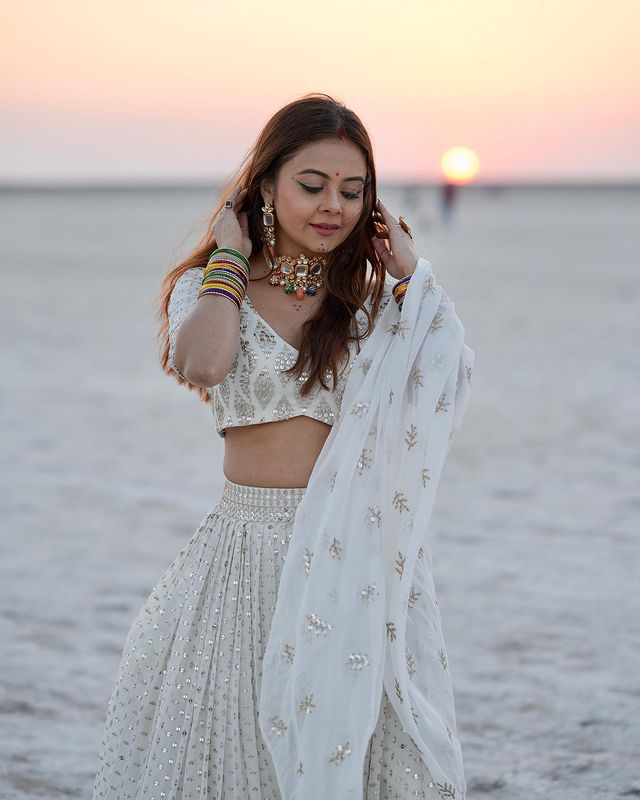 Devoleena Bhattacharjee VS Hina Khan; Who Donned The White Shimmery Lehenga? 777321