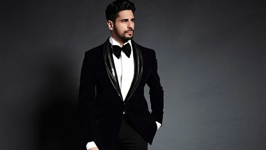 Fashion Battle: Jackky Bhagnani Or Sidharth Malhotra; Whose Black Suit Styles The Best? 766035