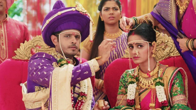 From 'Bandook Ki Nok Par Shaadi', 'Samjaute Wali Shaadi' To 'Drama Swap Ka': Bizarre Weddings In Hindi TV 769334