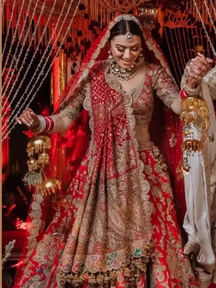 Hansika Motwani Exudes 'Divine' In Lehenga Staples 771864