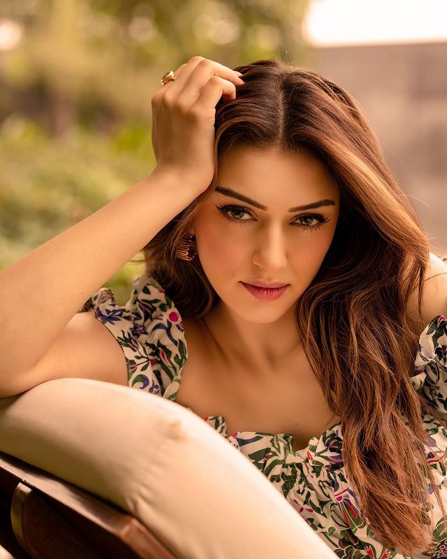 Hansika Motwani Strikes Glamorous Poses In Floral Outfit - 3