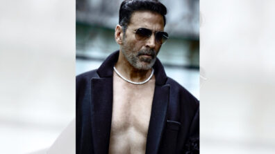 Hotness Alert: Akshay Kumar Sizzles In Shirtless Blazer Outfit, Check Now!